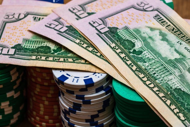 Teen Patti dealer showing three-card hands on felt table